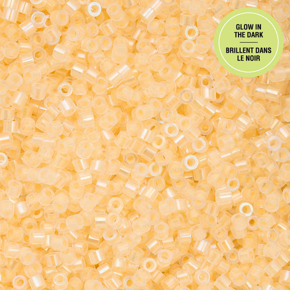 Cylin 11/0 Glow in the Dark AB - Light Yellow